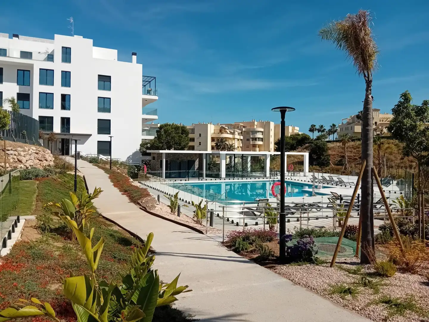 Piscina de Piso en venta en Mijas con Aire acondicionado, Jardín privado y Terraza