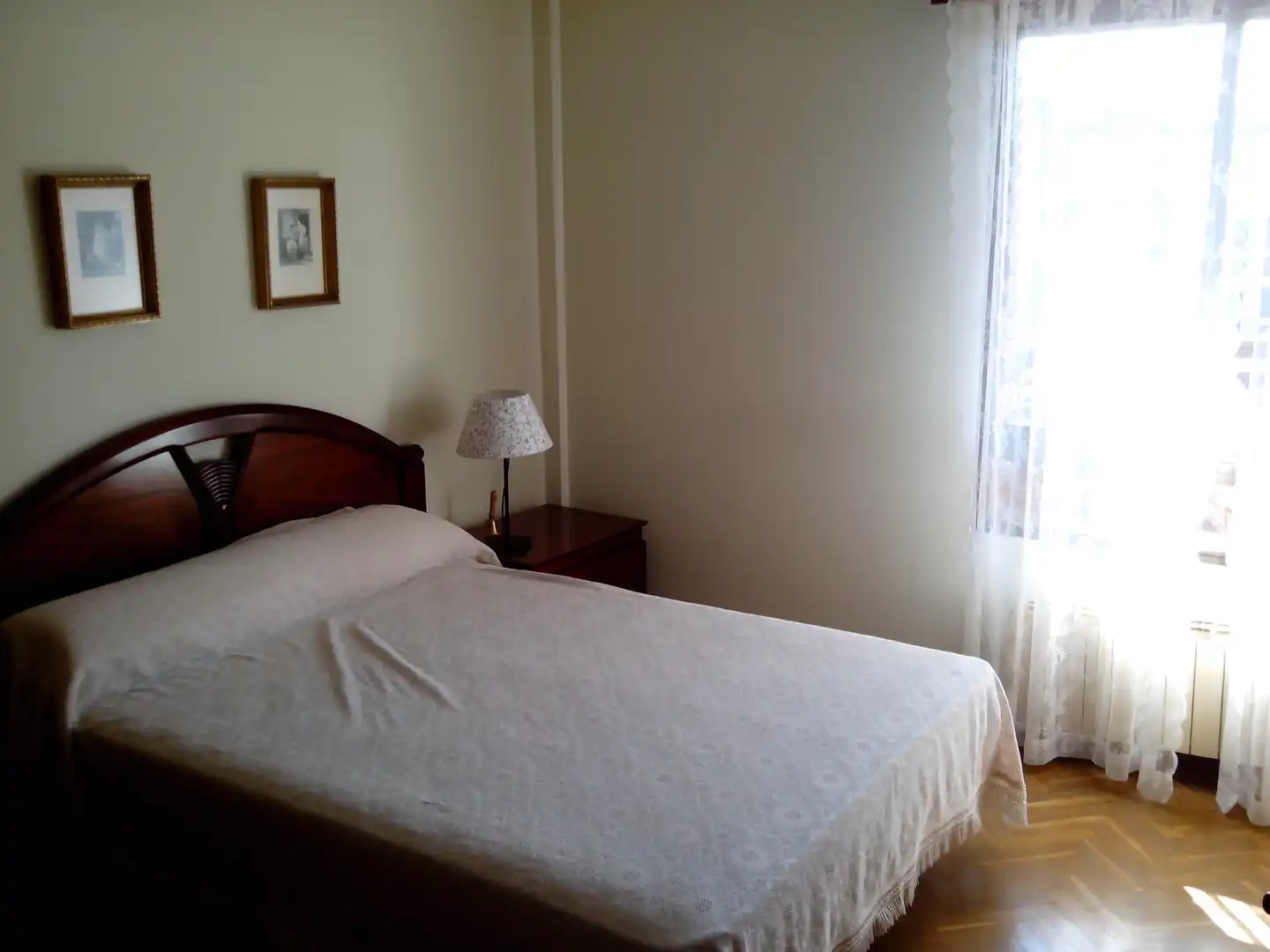 Dormitori de Pis en venda en Oviedo  amb Calefacció, Parquet i Traster