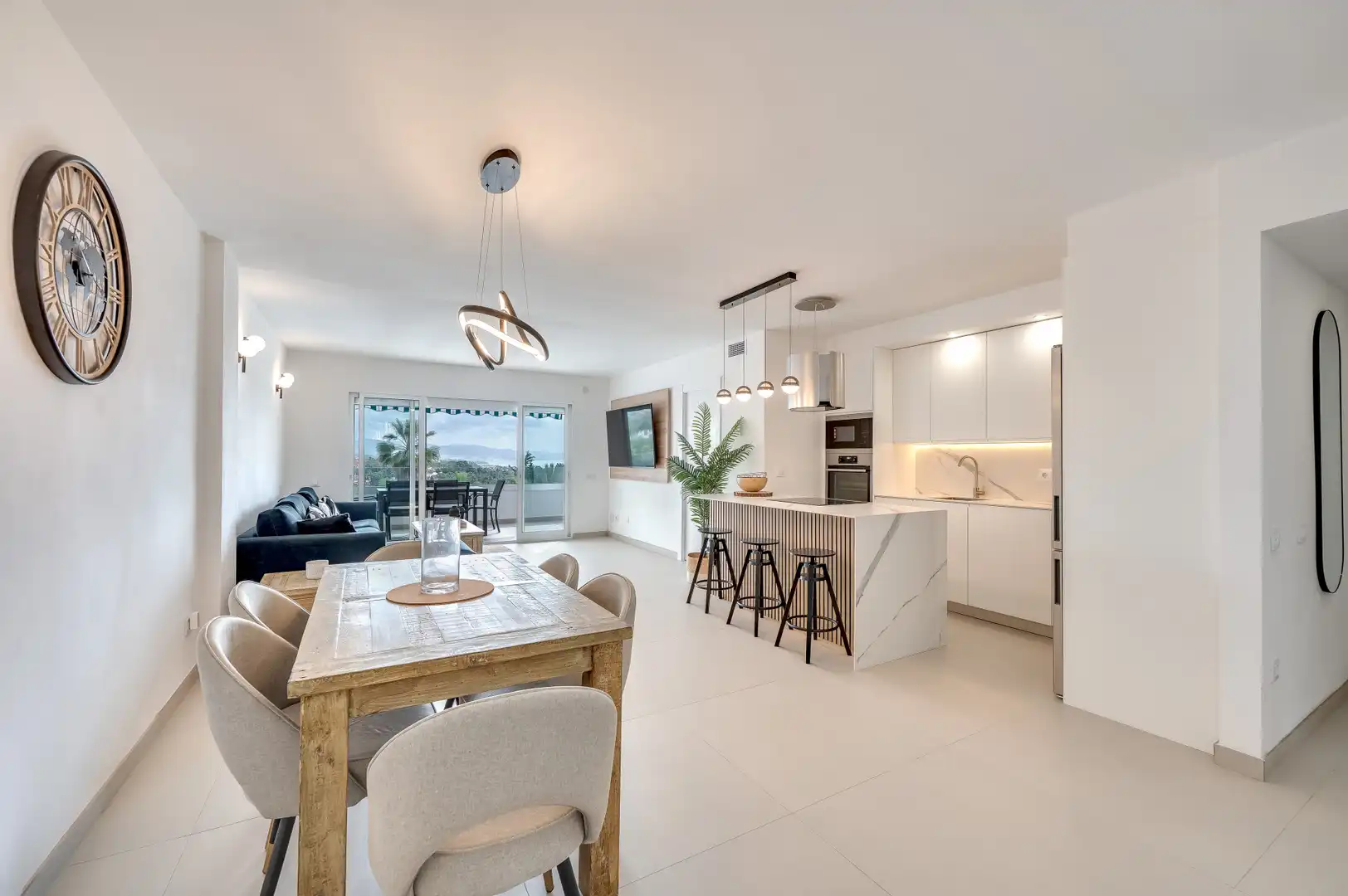 Apartamento con terraza en venta en MANOLETE-NVA ANDALUCIA 1, imagen 2
