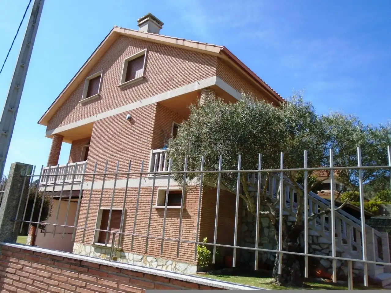 Vista exterior de Casa o xalet en venda en A Guarda   amb Calefacció, Jardí privat i Parquet