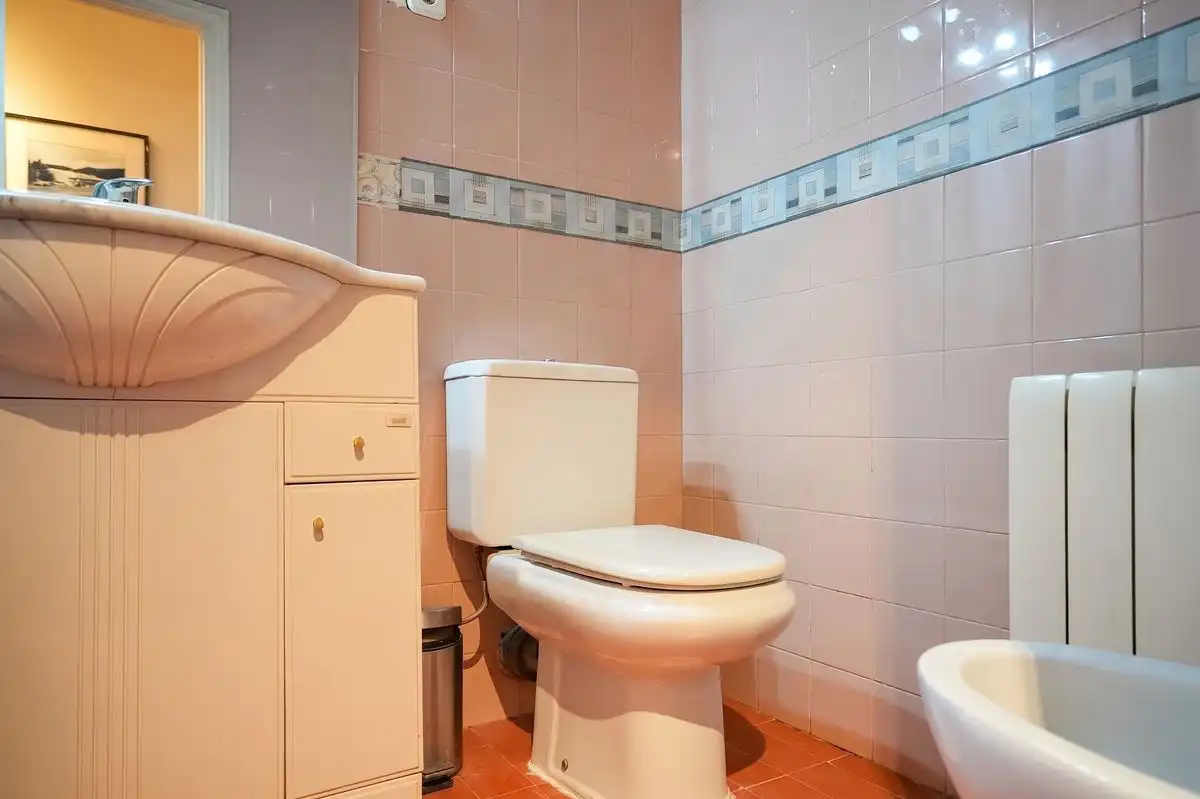 Bany de Pis en venda en San Sebastián de los Reyes amb Aire condicionat, Calefacció i Moblat