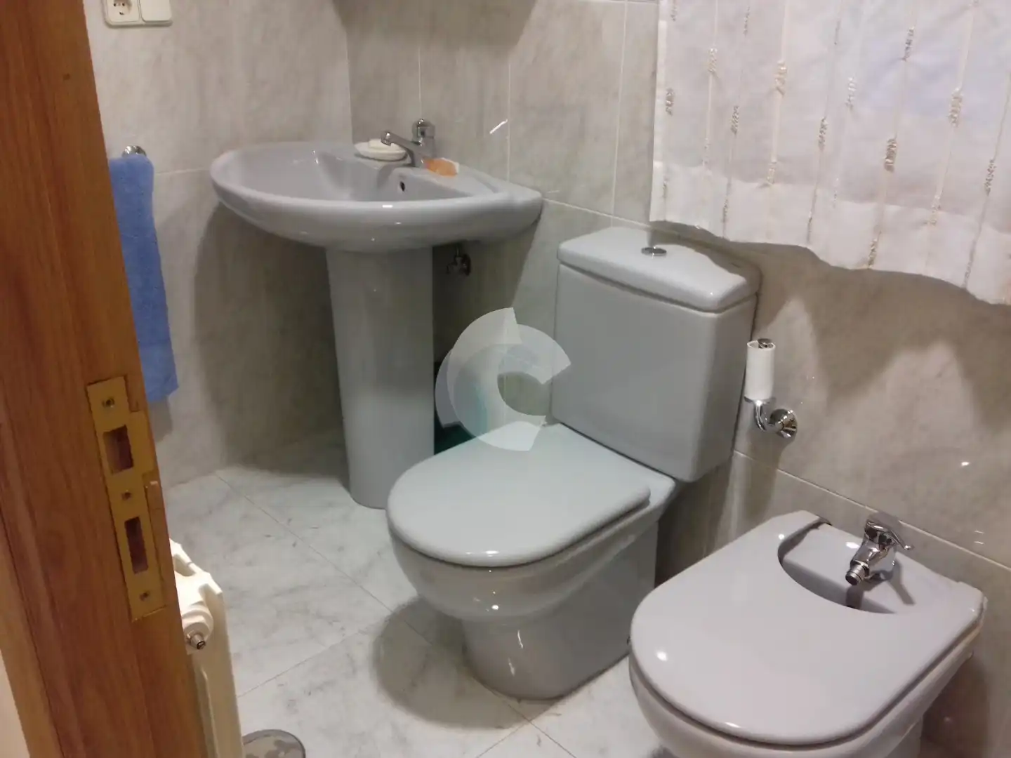 Baño de Apartamento en venta en Ourense Capital  con Calefacción, Trastero y Amueblado