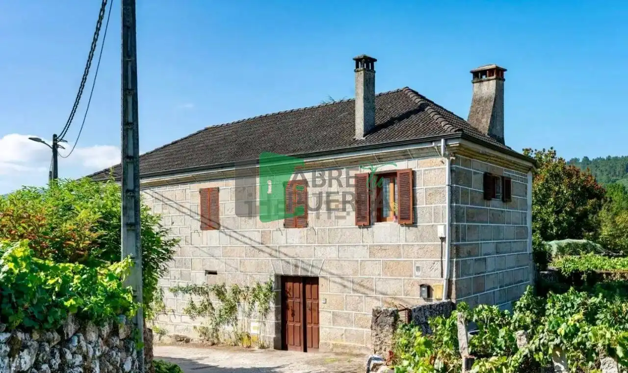 Casa rústica con jardín en venta en Leiro, imagen 8