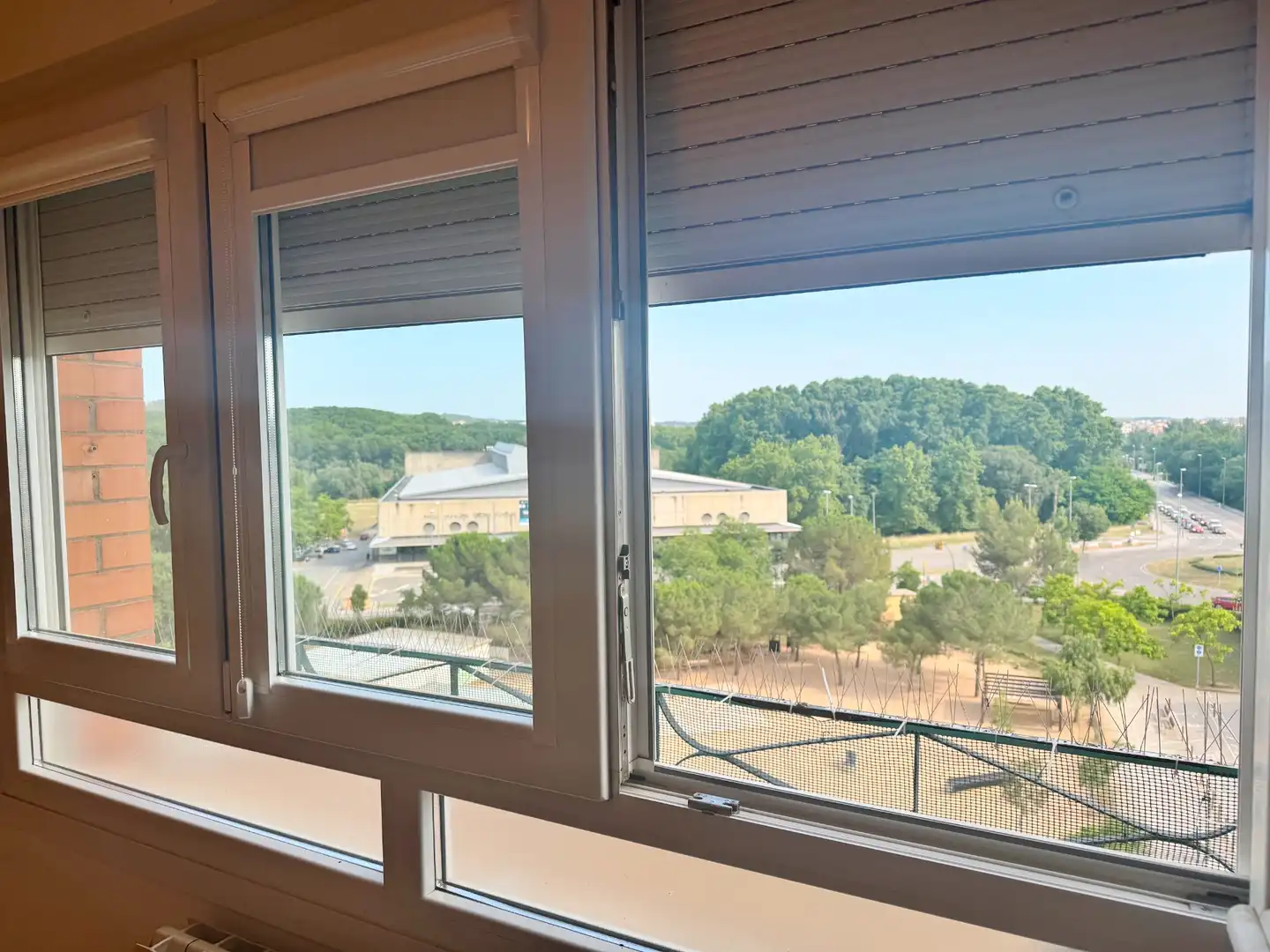 Vista exterior de Pis en venda en Girona amb Calefacció i Alarma