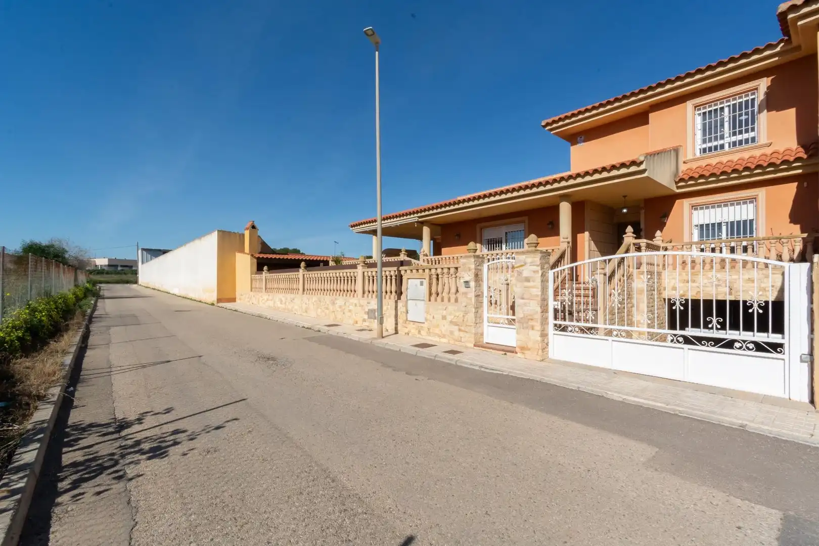 Vista exterior de Casa o xalet en venda en La Unión amb Aire condicionat, Calefacció i Jardí privat