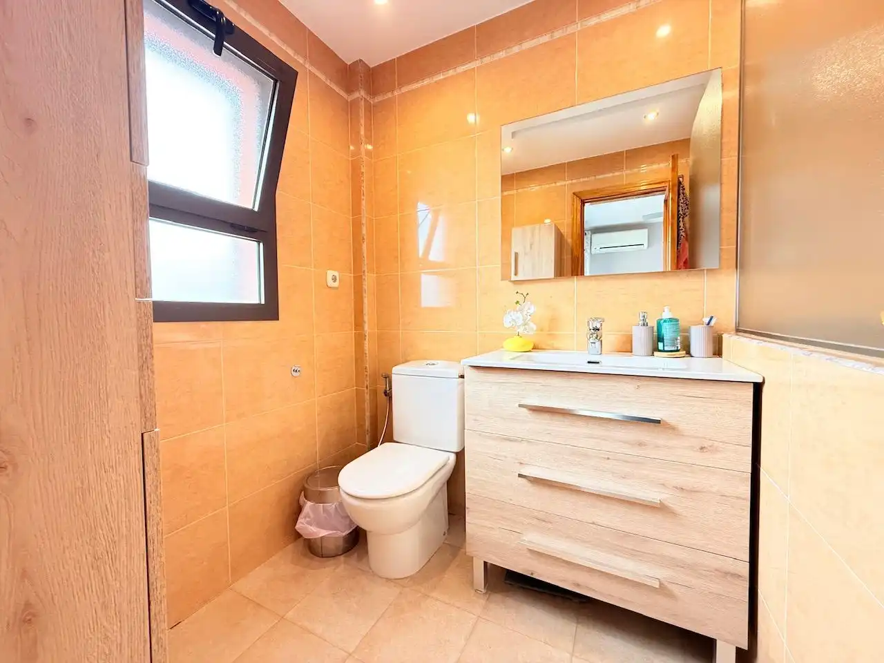 Baño de Casa adosada en venta en Vélez-Málaga con Aire acondicionado y Calefacción
