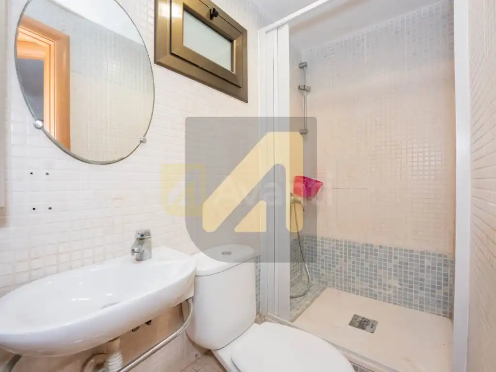 Baño de Apartamento en venta en L'Hospitalet de Llobregat