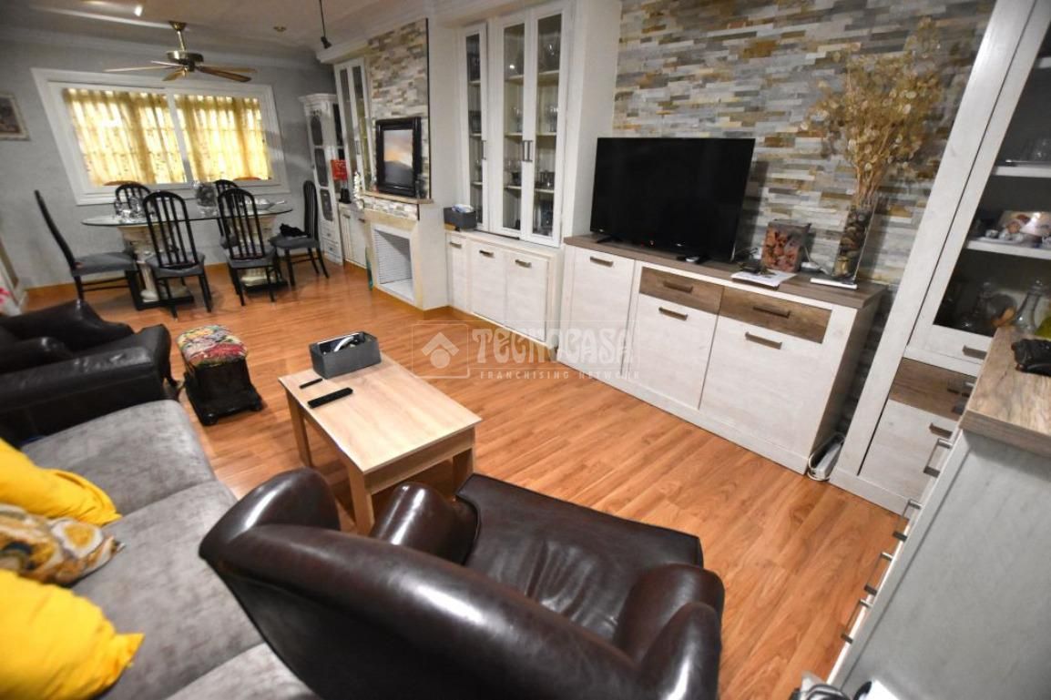Living room of Single-family semi-detached for sale in Getafe  with Air Conditioner, Heating and Parquet flooring