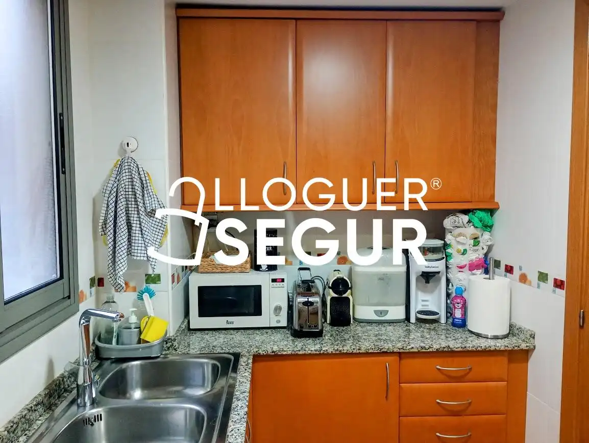 Cuina de Pis de lloguer en Sant Boi de Llobregat amb Aire condicionat, Calefacció i Terrassa
