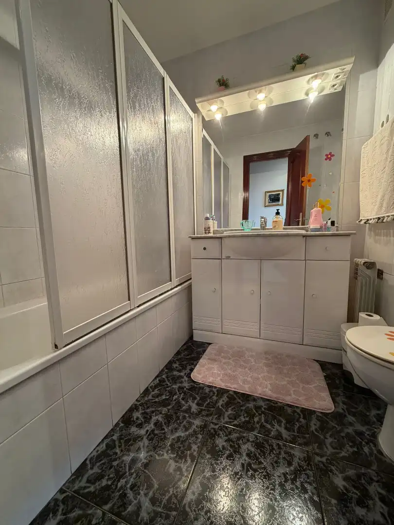 Badezimmer von Wohnung zum Verkauf in Viladecans mit Klimaanlage, Heizung und Abstellraum
