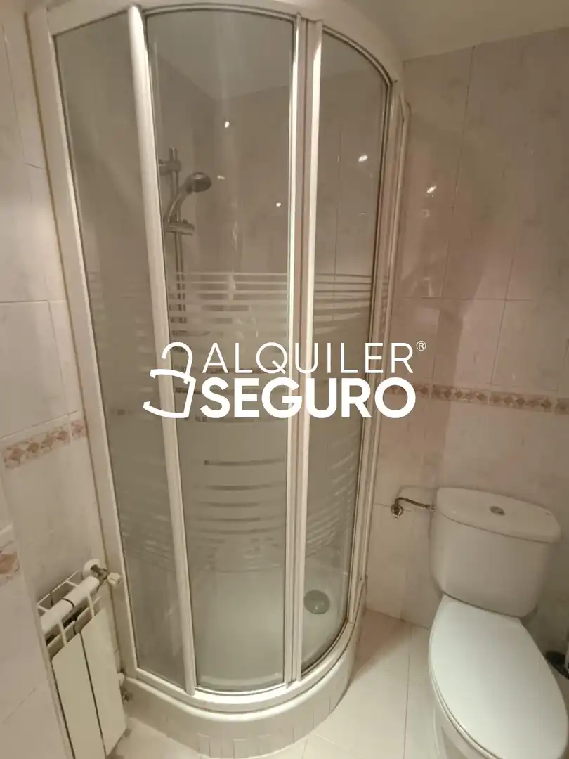 Bathroom of Flat for rent in Leganés  with Heating, Storage room and Furnished