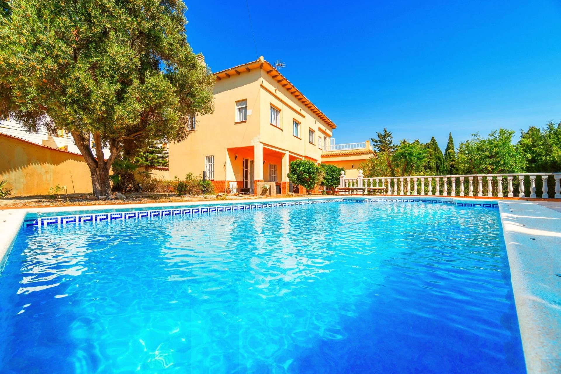 Swimming pool of House or chalet for sale in Torrevieja  with Air Conditioner, Private garden and Terrace