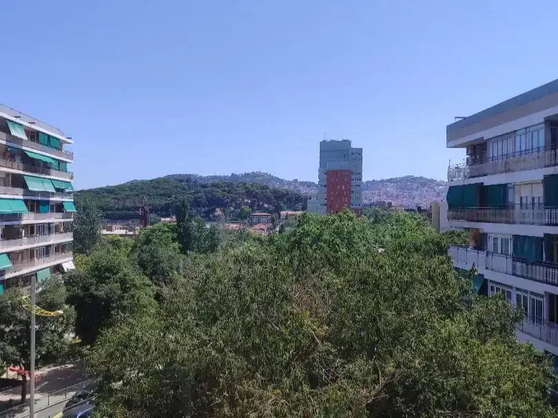 Vista exterior de Pis en venda en  Barcelona Capital amb Balcó