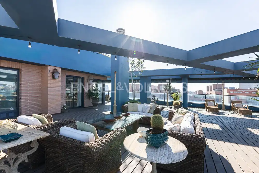 Terrace of Attic for rent in  Valencia Capital  with Air Conditioner, Heating and Terrace