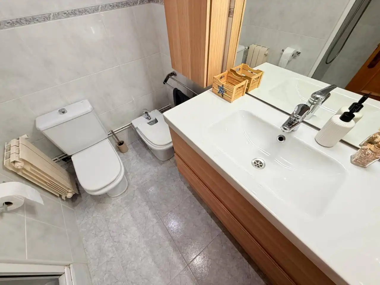 Badezimmer von Wohnung zum Verkauf in Sabadell mit Klimaanlage, Heizung und Privatgarten