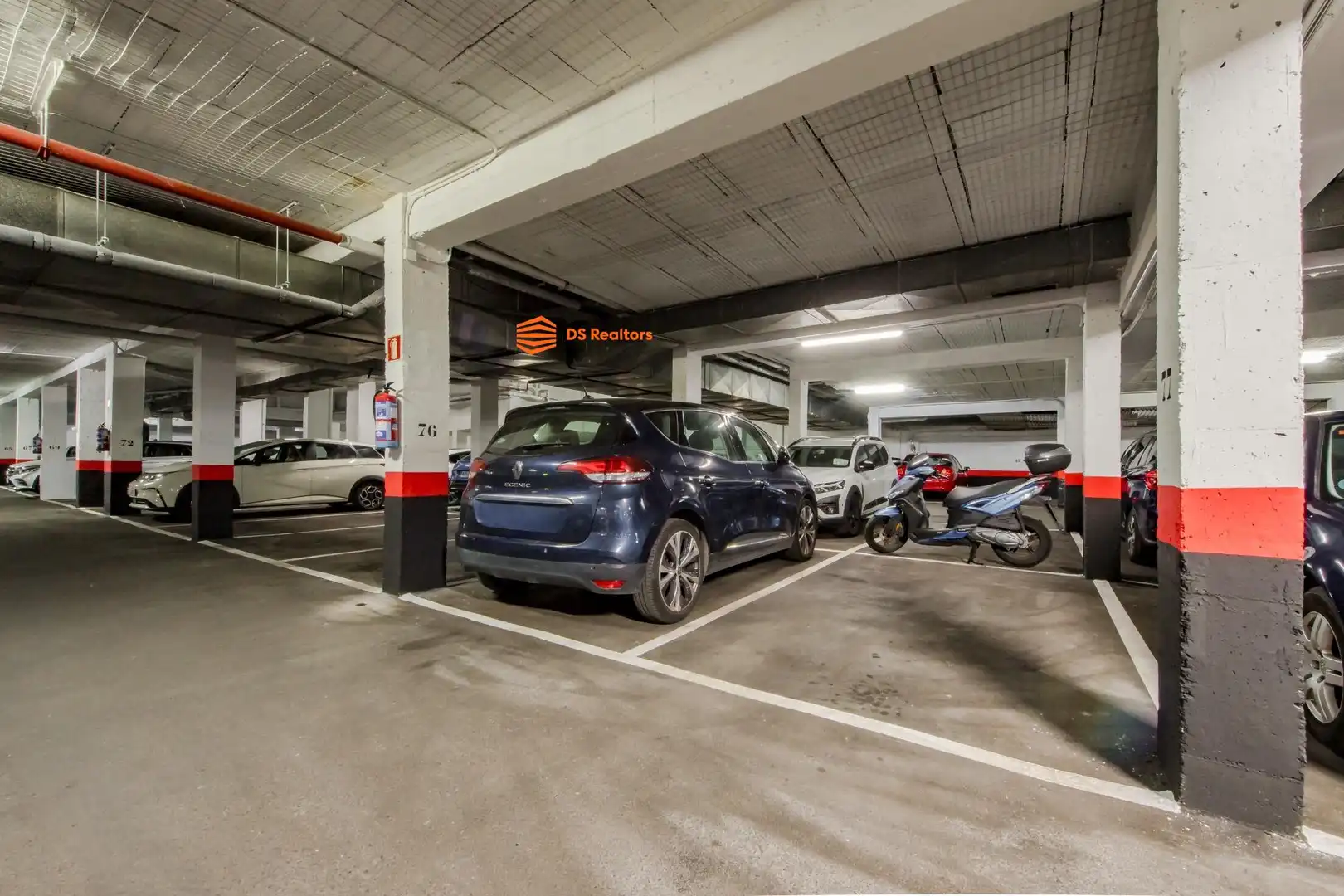 Parking of Flat for sale in Madrid  with Air Conditioner, Heating and Private garden
