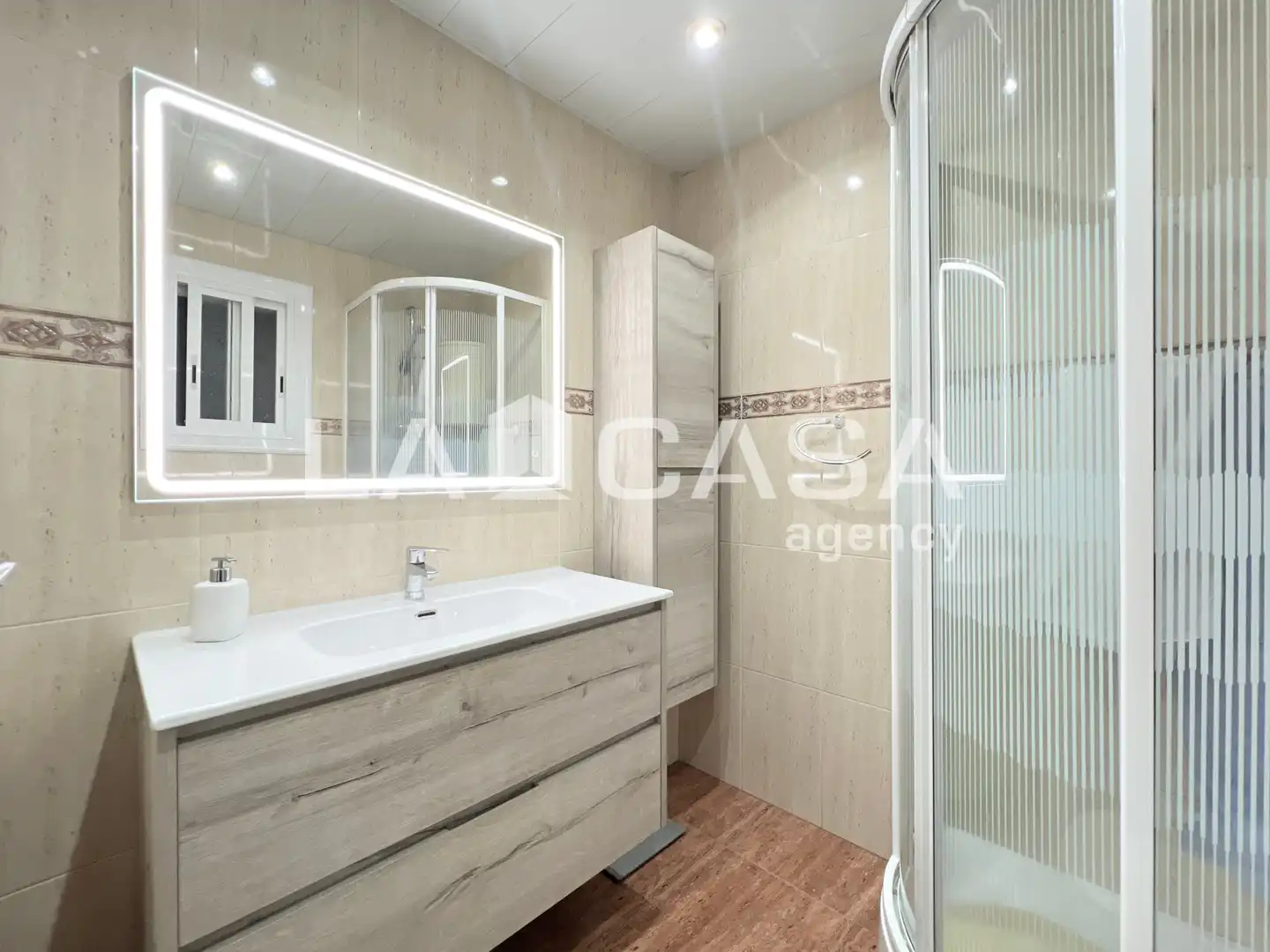 Baño de Piso en venta en Badalona con Calefacción y Balcón
