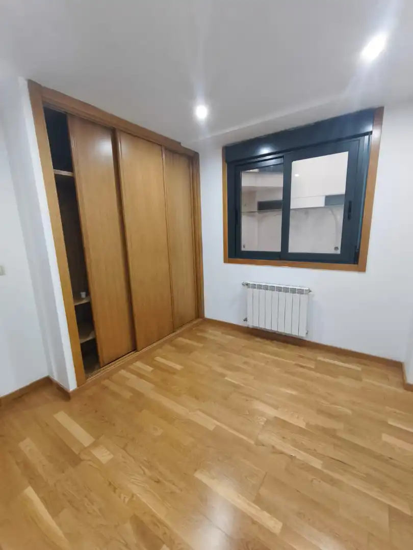 Habitación de Piso en venta en Ourense Capital  con Calefacción, Parquet y Terraza