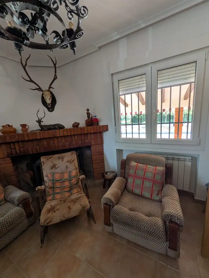 Sala de estar de Finca rústica en venta en Miguelturra con Aire acondicionado, Calefacción y Jardín privado