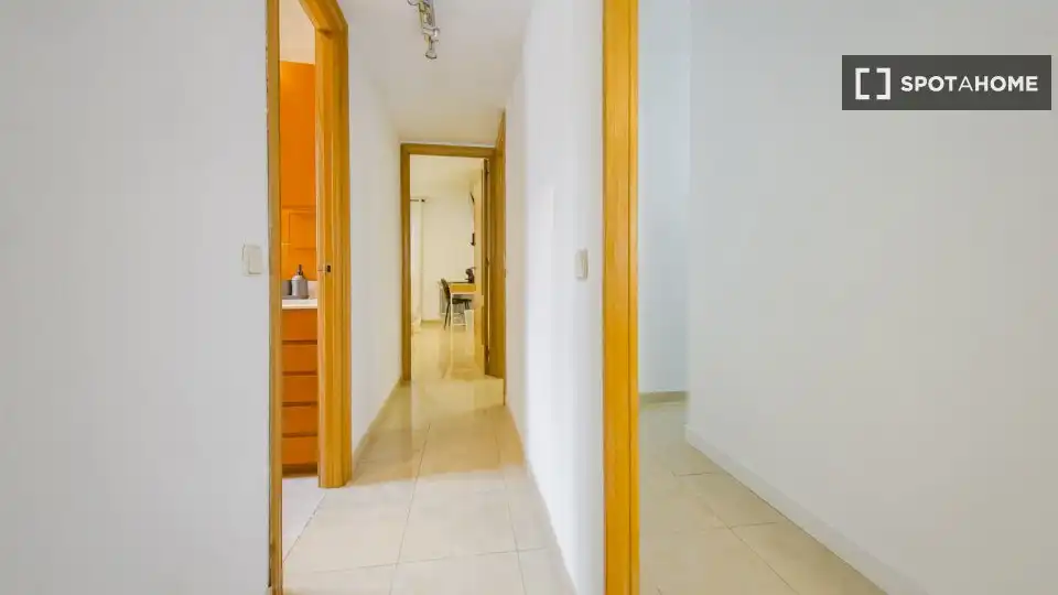 Flat for rent in Madrid  with Air Conditioner, Heating and Furnished