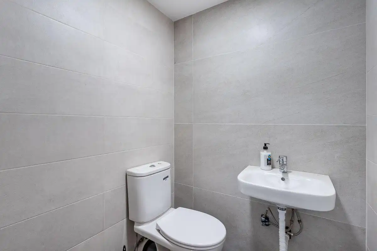 Badezimmer von Fabrikhallen zum Verkauf in Peligros, Granada