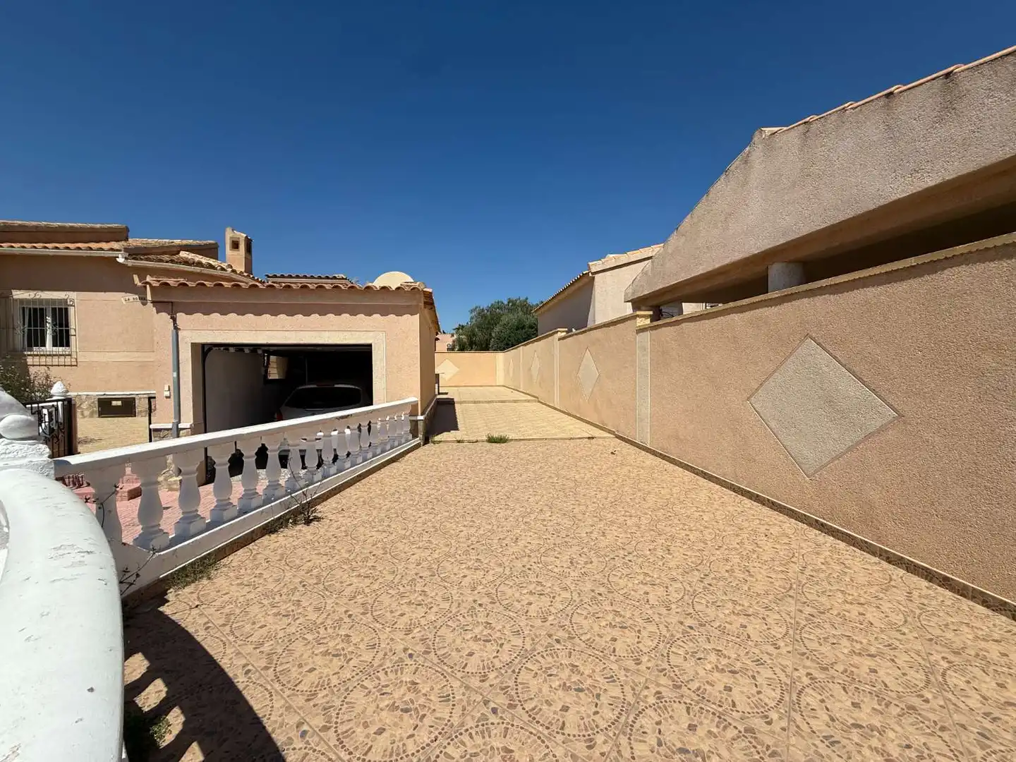 Vista exterior de Casa o xalet en venda en Orihuela amb Aire condicionat, Calefacció i Moblat