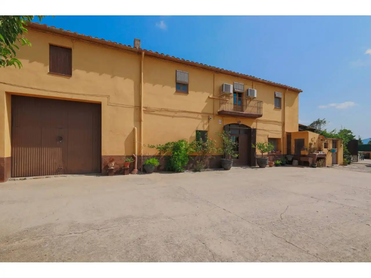 Exterior view of Country homes for sale in Verges  with Air Conditioner, Private garden and Terrace