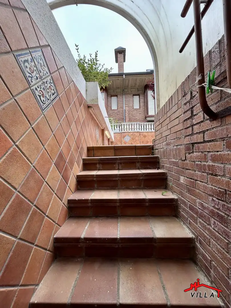 Casa adosada en venta en Laredo con Calefacción