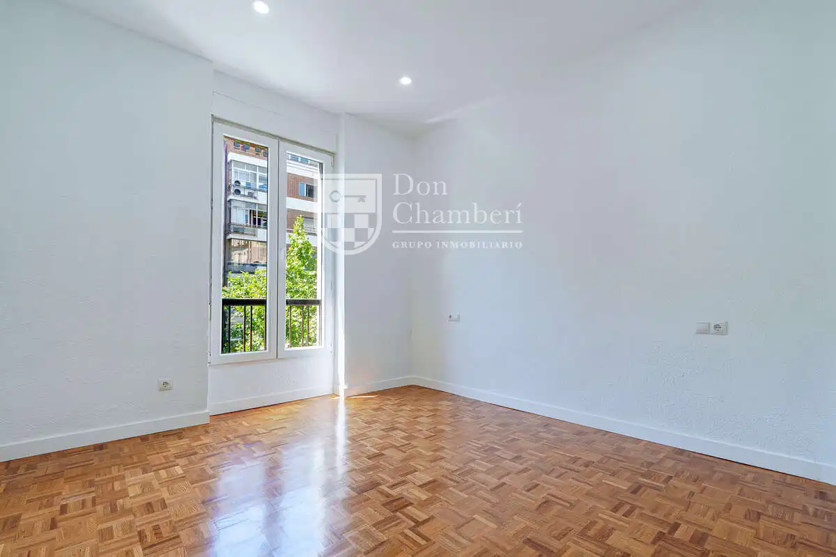 Schlafzimmer von Wohnung zur Miete in Madrid