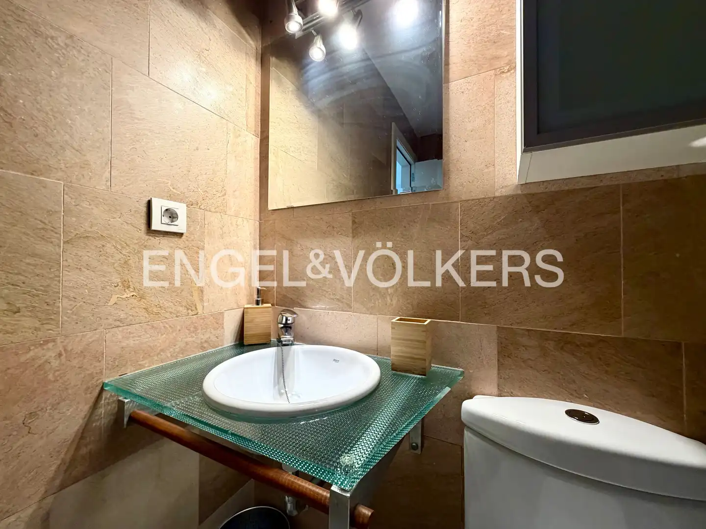 Bathroom of Flat for rent in Sevilla  with Air Conditioner, Heating and Storage room