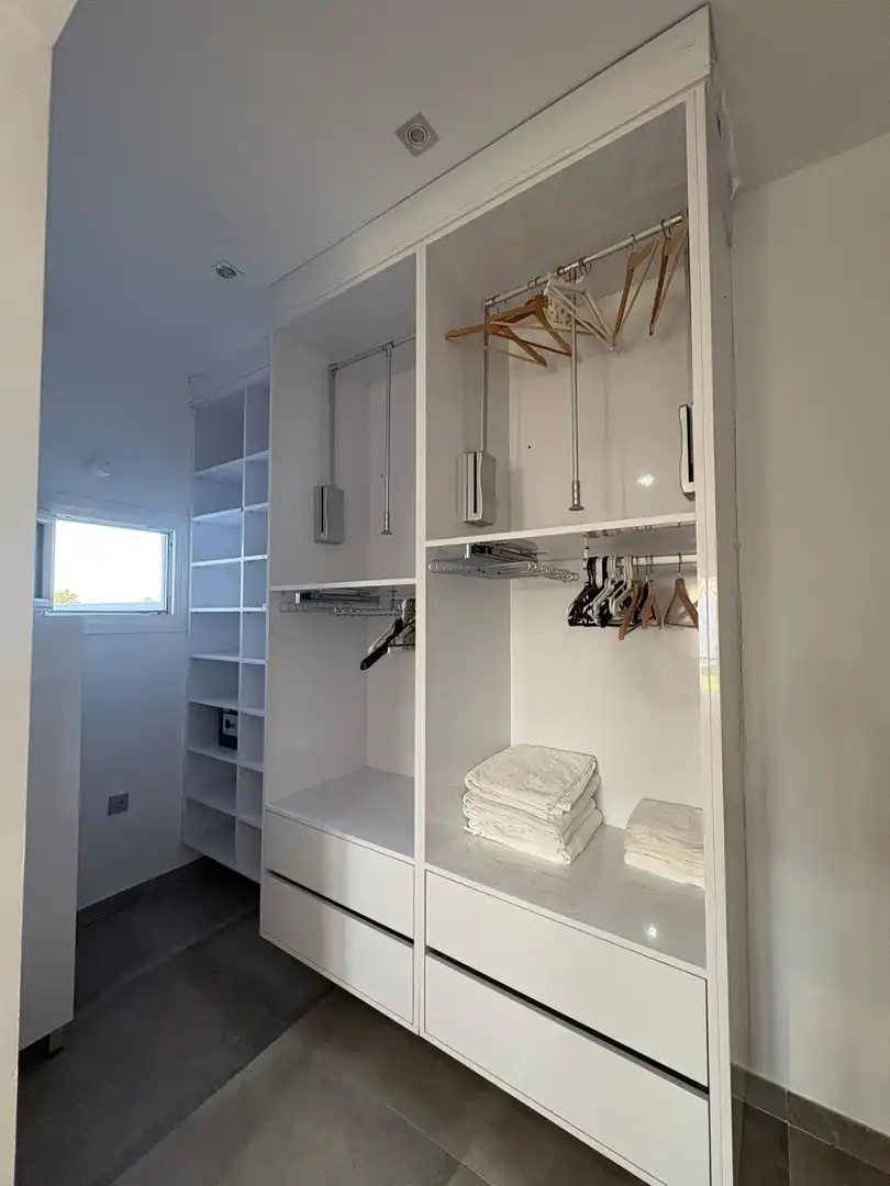 Dormitori de Casa o xalet en venda en Chiclana de la Frontera amb Aire condicionat, Jardí privat i Traster