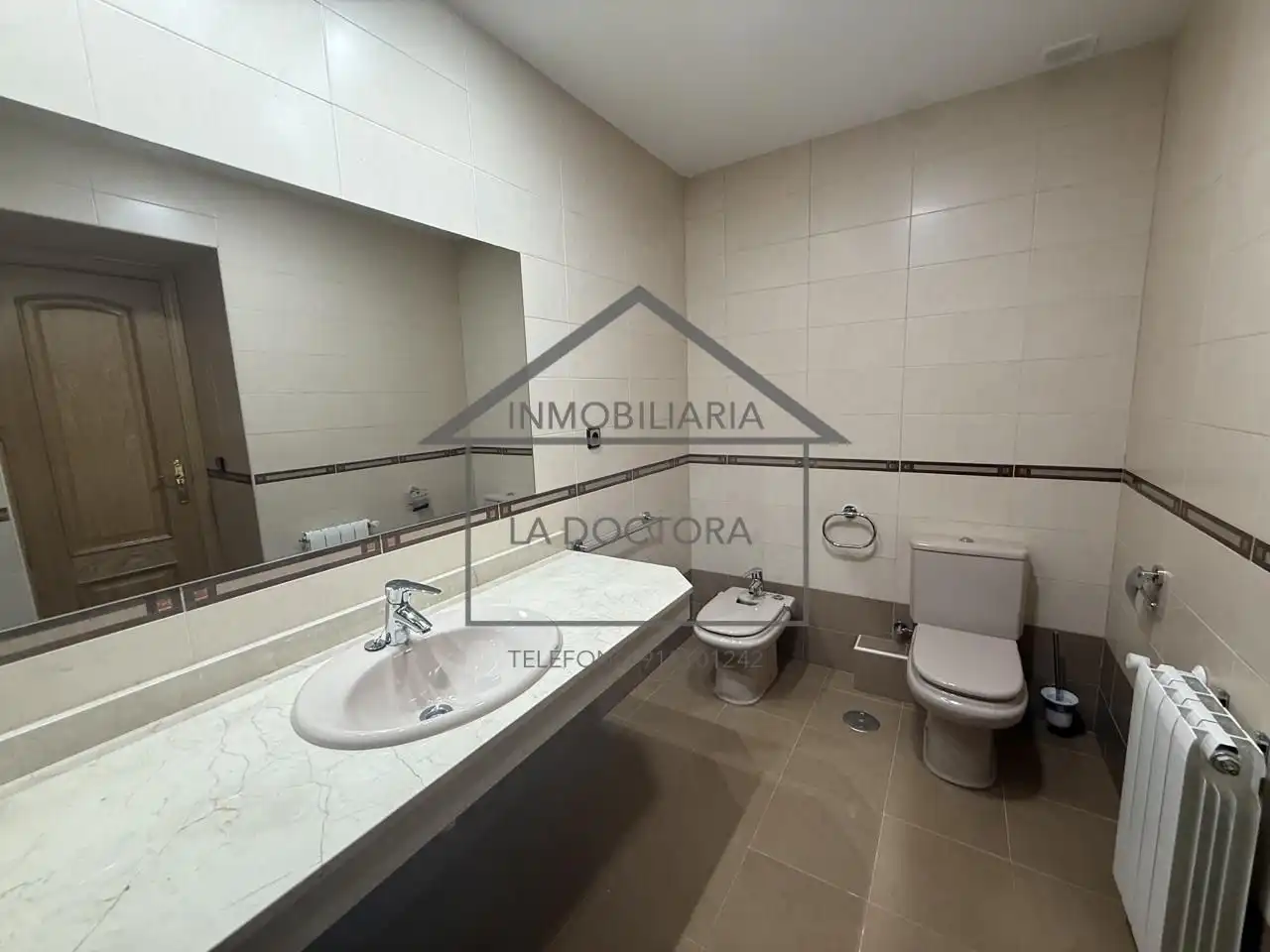 Badezimmer von Einfamilien-Reihenhaus zur Miete in Navalcarnero mit Heizung, Privatgarten und Terrasse