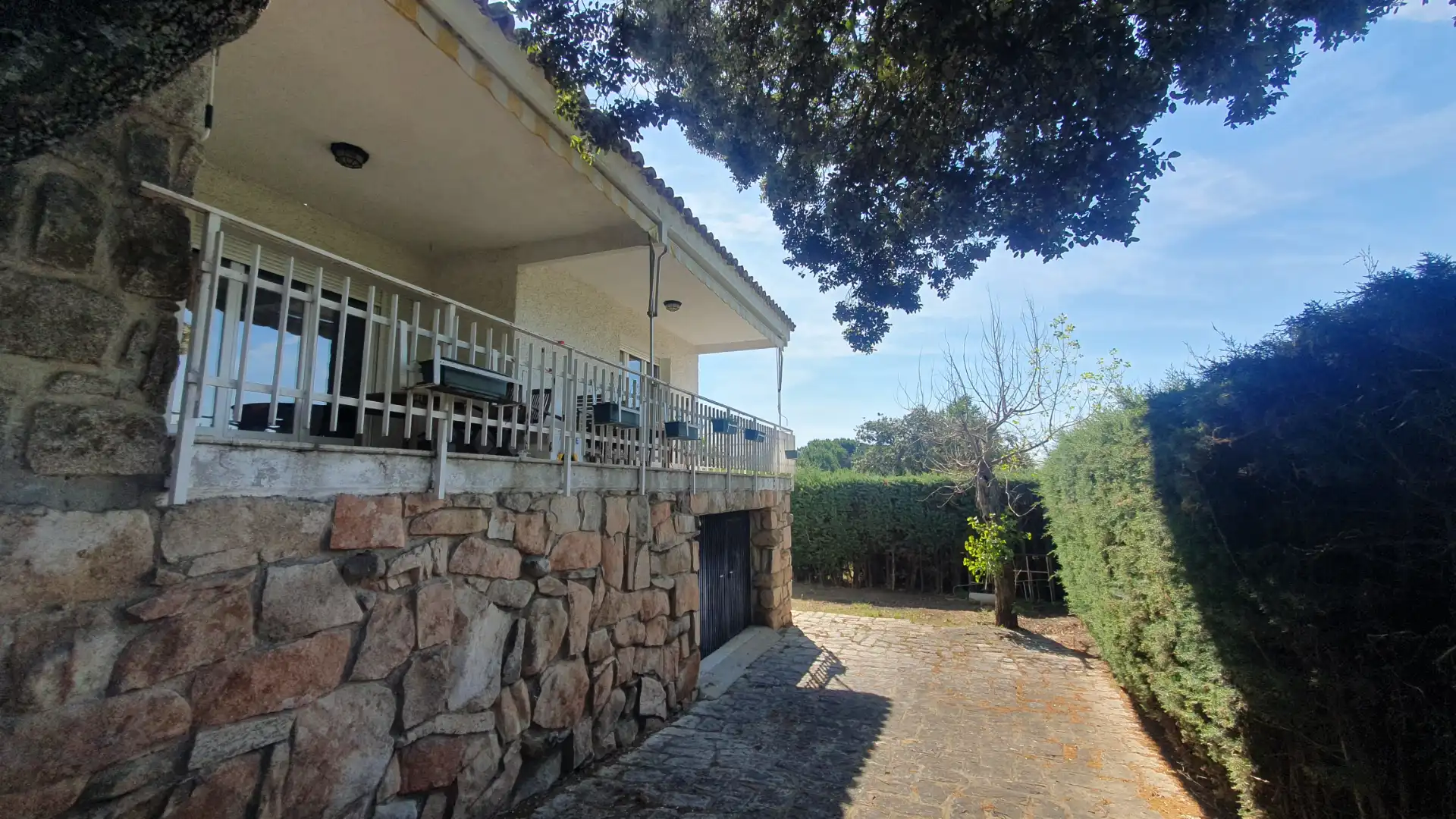 Vista exterior de Casa o xalet en venda en Valdemorillo amb Calefacció, Jardí privat i Terrassa