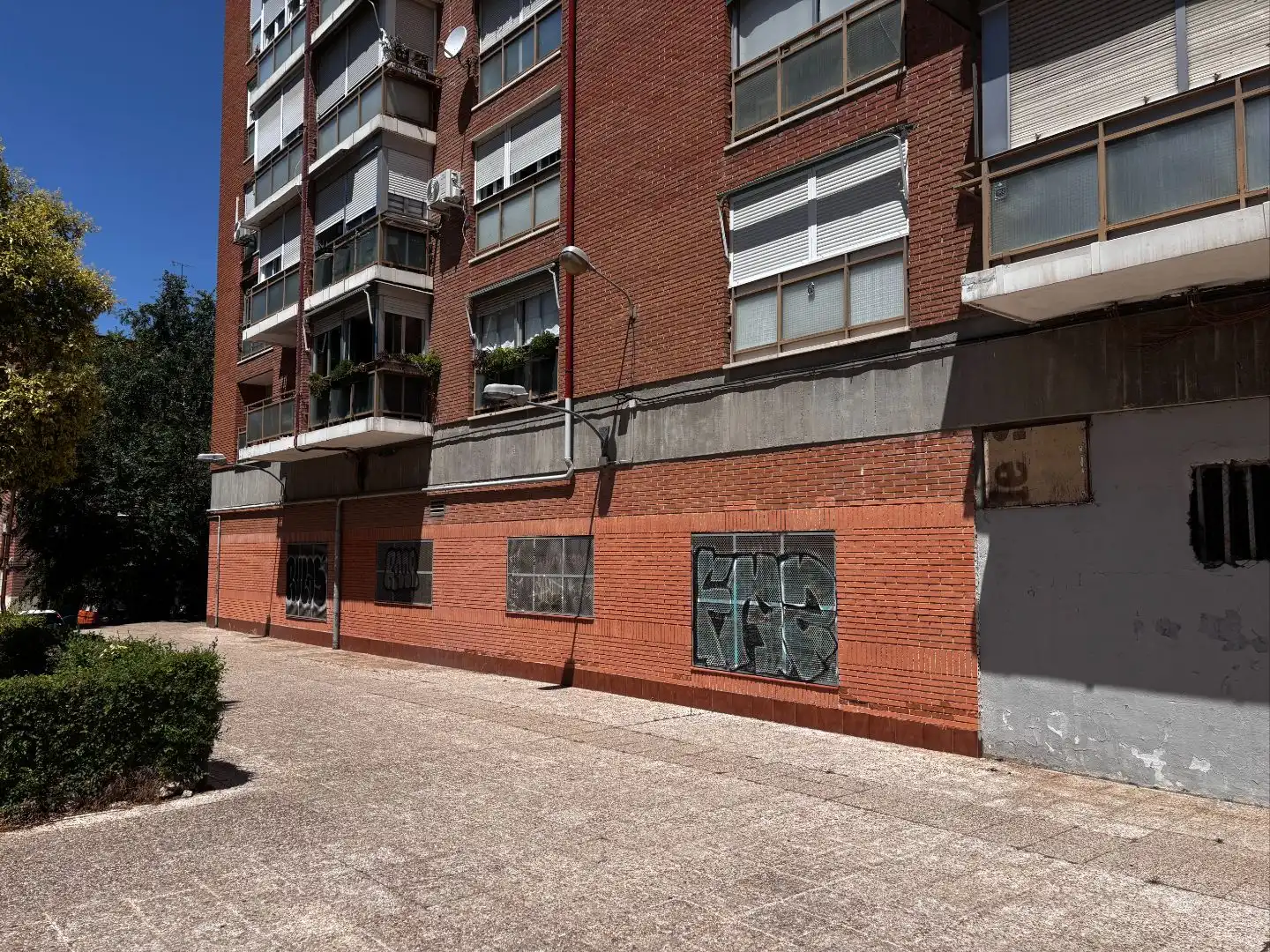 Vista exterior de Local en venda en Madrid