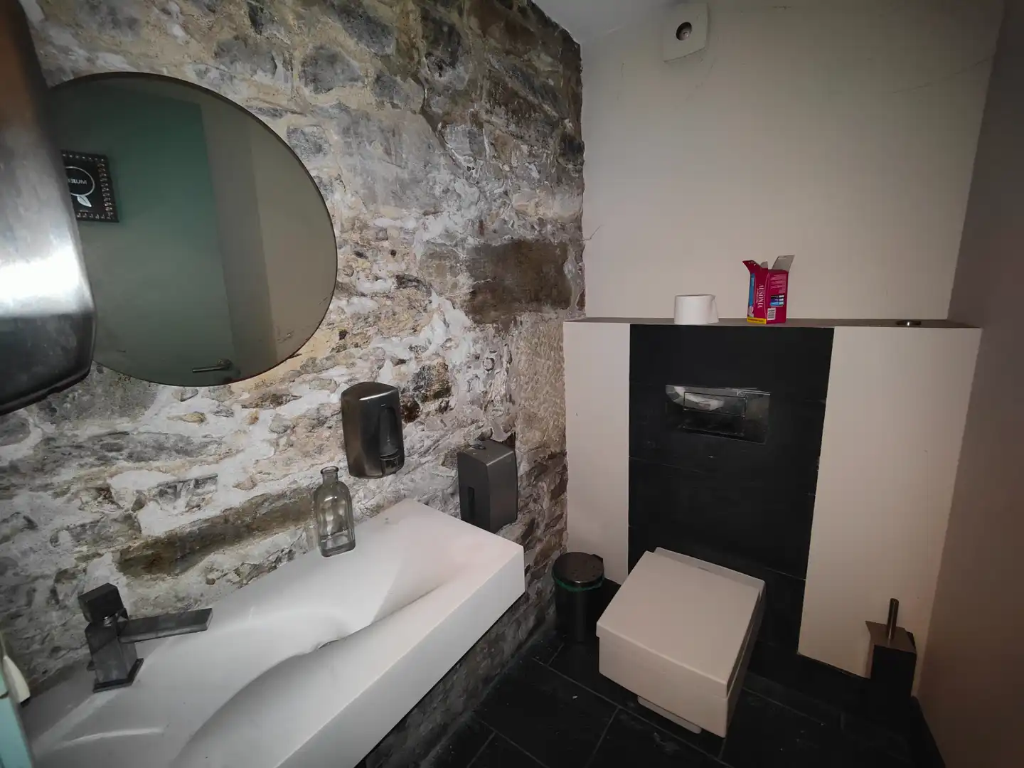 Bathroom of Commercial properties for rent in Vigo   with Air Conditioner