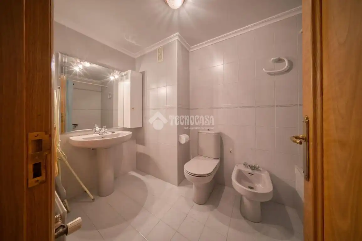 Bathroom of Flat for sale in Valladolid  with Heating