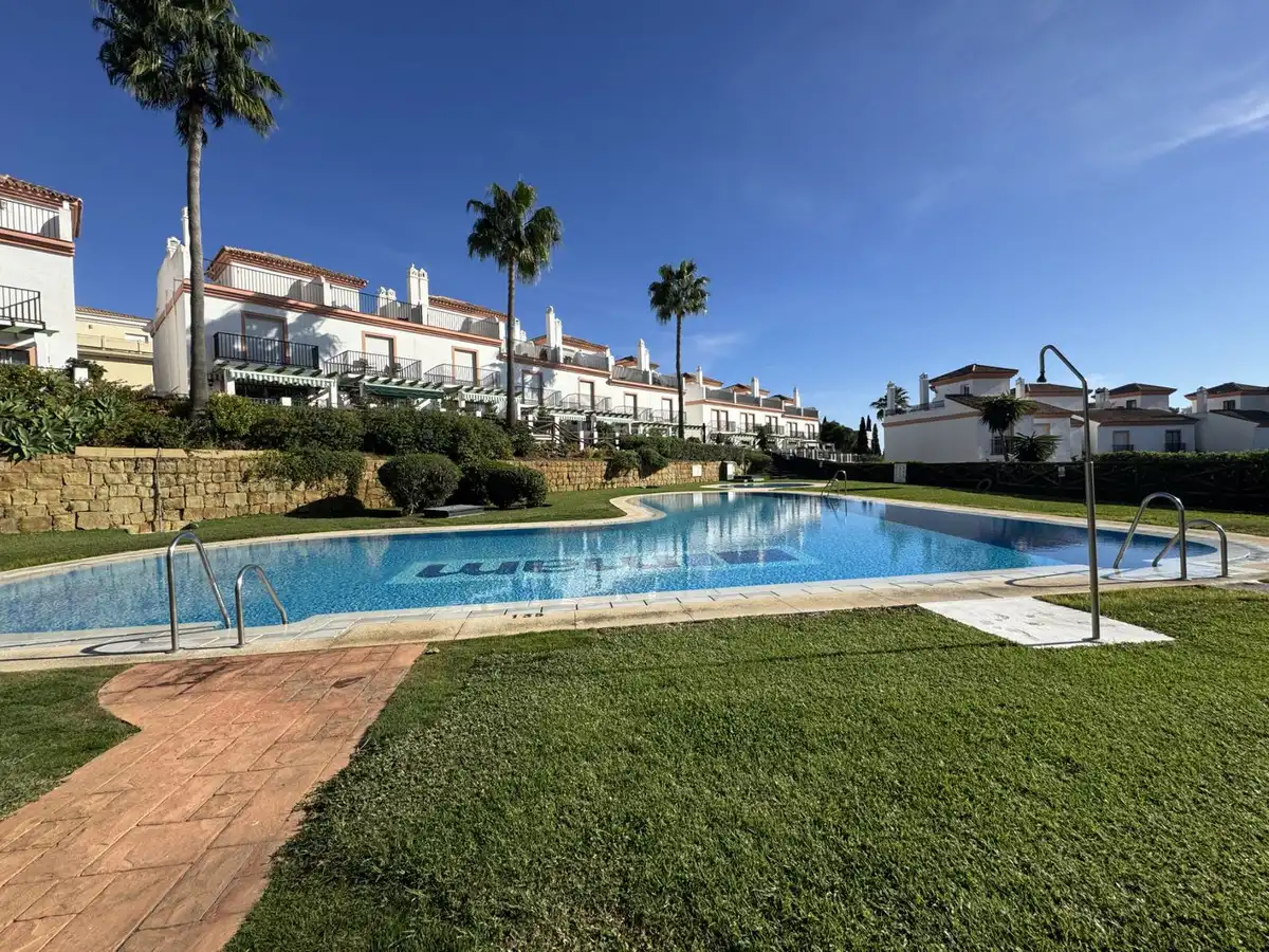 Vista exterior de Casa adosada en venta en Marbella con Aire acondicionado, Jardín privado y Terraza
