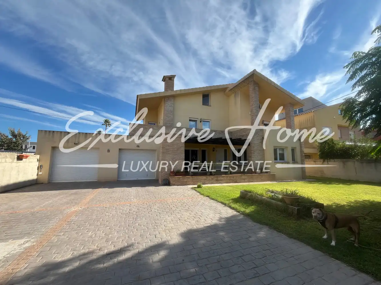 Chalet con jardín en venta en Carrer Illa Carallot 10, imagen 2