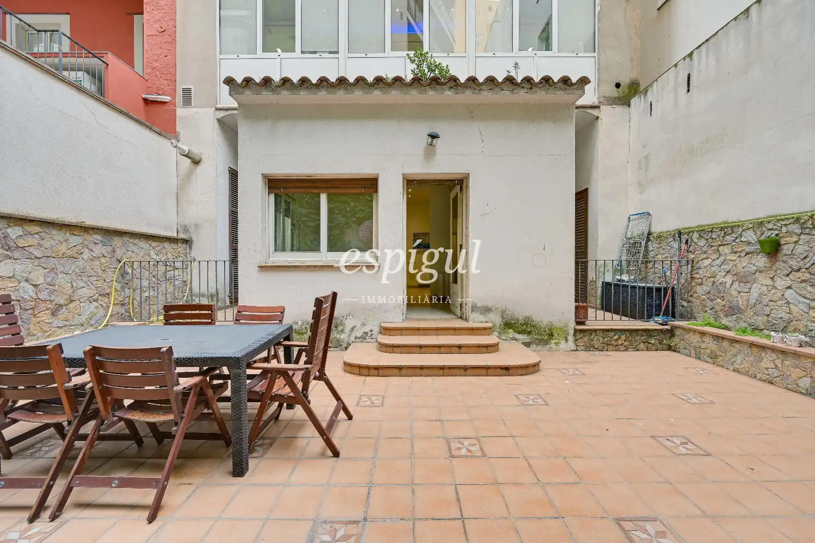 Terraza de Piso en venta en Girona con Calefacción, Terraza y Amueblado