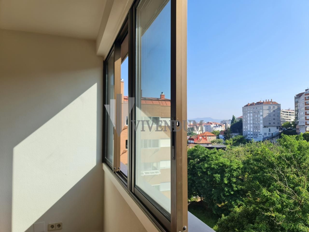 Terrassa de Oficina de lloguer en Vigo  amb Calefacció