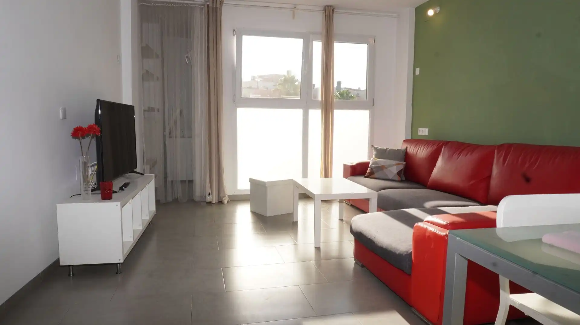 Sala d'estar de Àtic de lloguer en Motril amb Aire condicionat, Terrassa i Moblat