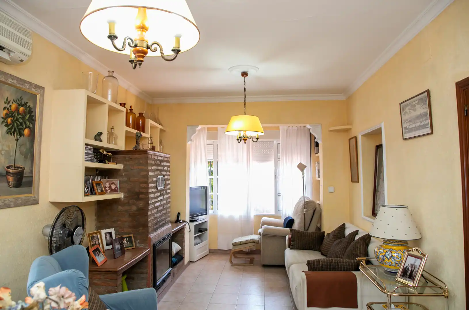 Sala de estar de Casa o chalet en venta en Castilleja de la Cuesta con Aire acondicionado, Calefacción y Jardín privado