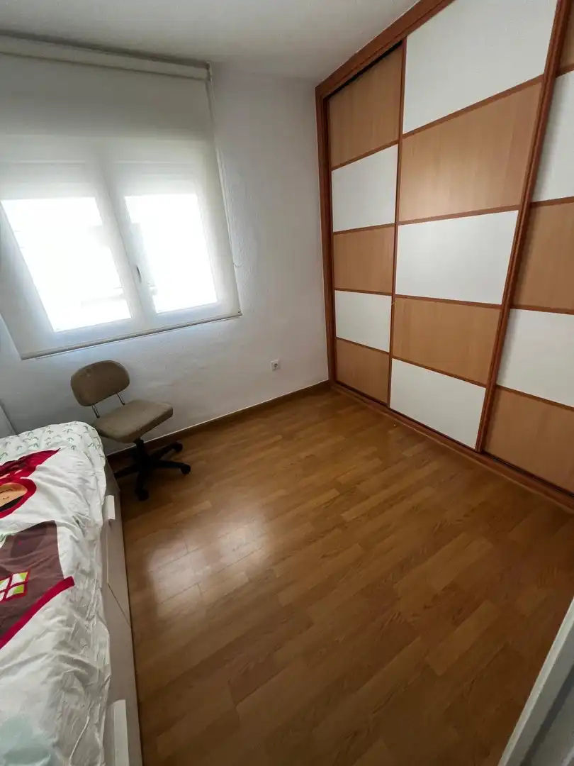 Bedroom of Flat for rent in Córdoba  with Air Conditioner, Heating and Parquet flooring