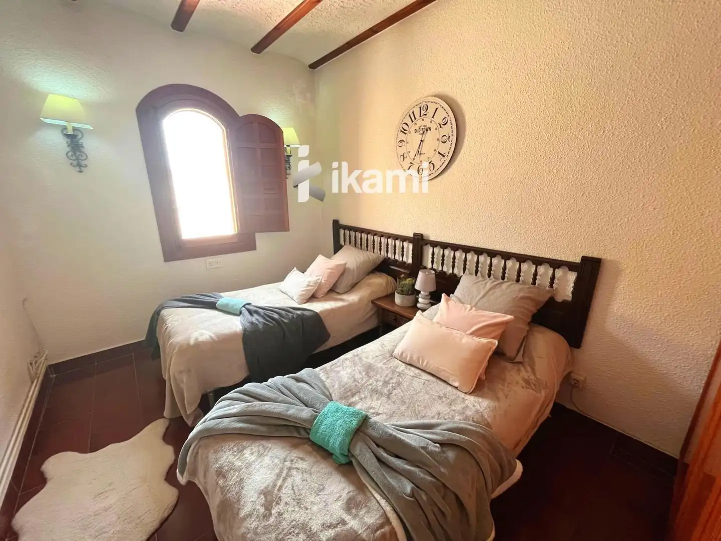 Habitación de Casa o chalet en venta en Elda con Calefacción, Trastero y Piscina