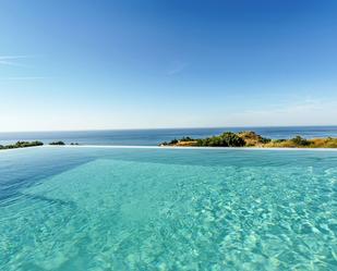 Swimming pool of House or chalet for sale in Benalmádena  with Air Conditioner, Heating and Private garden