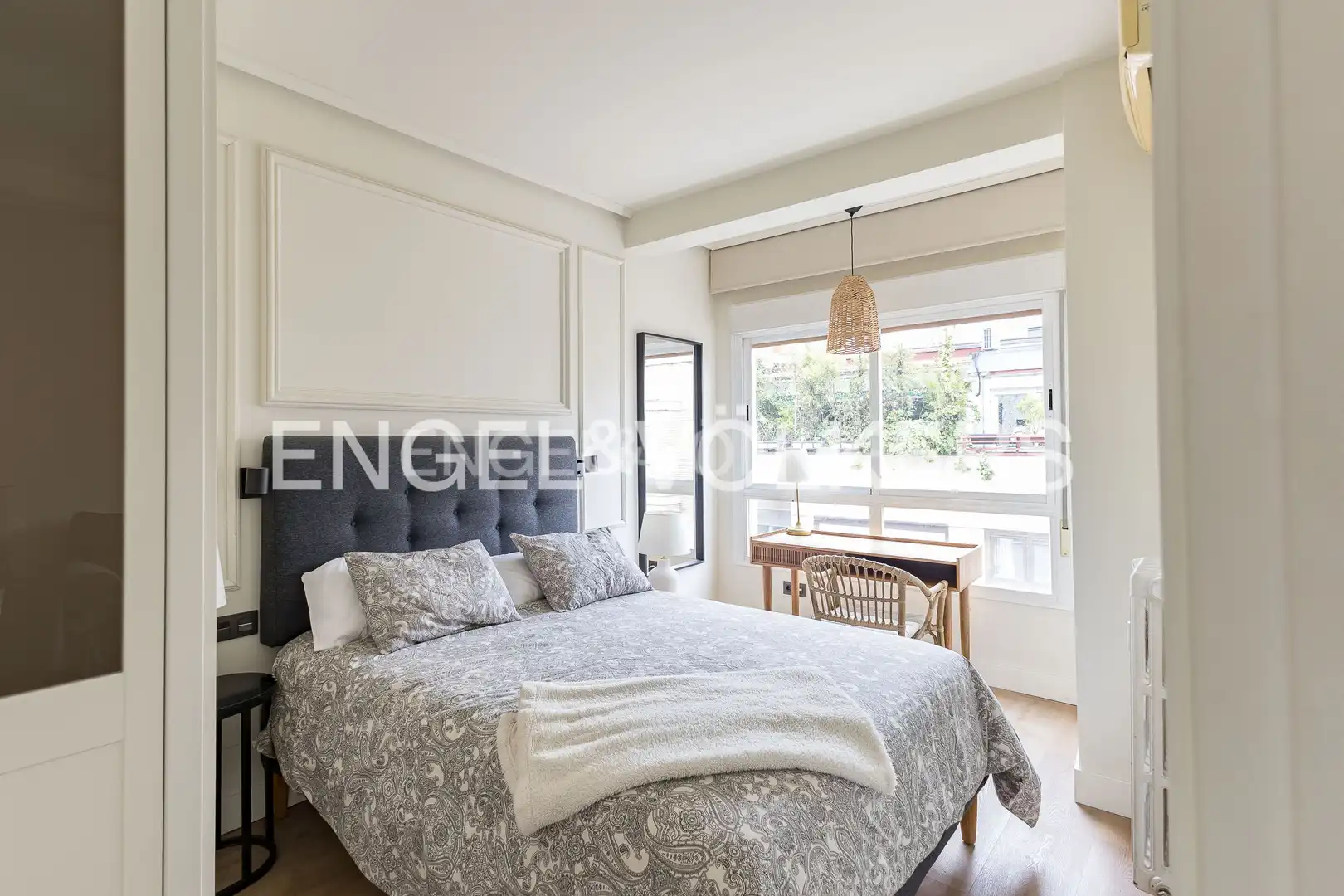Bedroom of Flat for rent in Madrid  with Air Conditioner, Heating and Storage room
