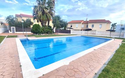 Piscina de Casa adosada en venda en Creixell amb Aire condicionat, Terrassa i Balcó