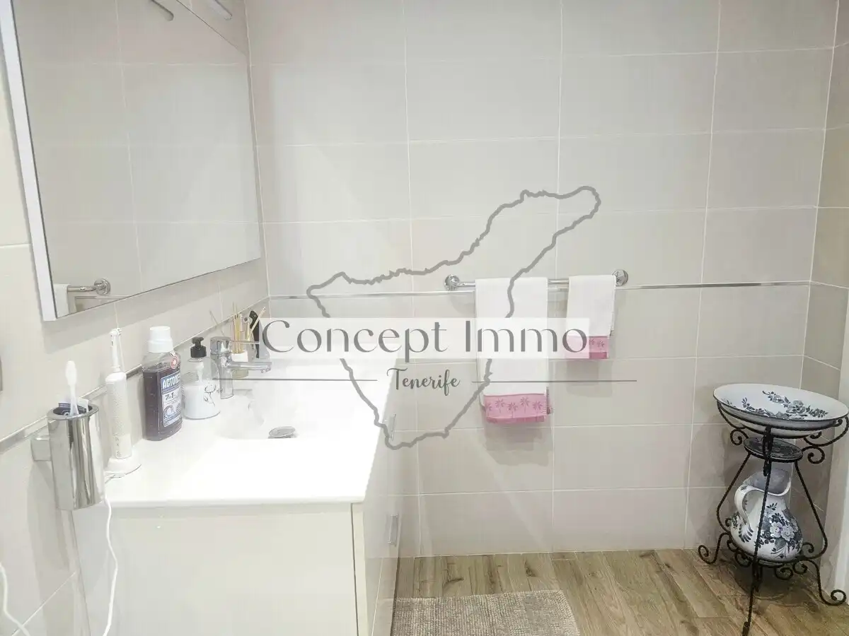 Bany de Casa o xalet en venda en Arona amb Jardí privat, Terrassa i Traster