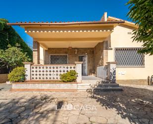 Vista exterior de Casa o xalet en venda en Castelldefels amb Aire condicionat i Piscina