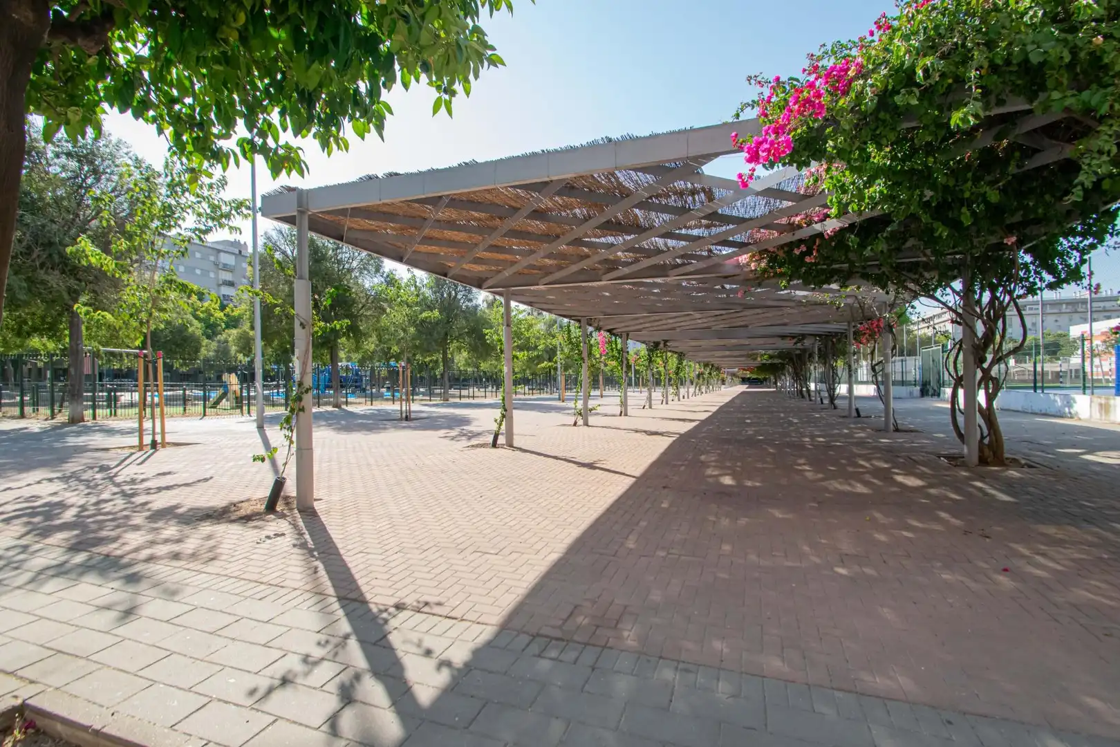 Außenansicht von Wohnung zum Verkauf in Sevilla mit Klimaanlage und Abstellraum